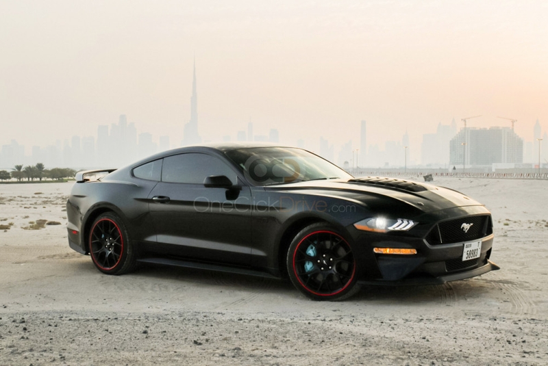 黑色的 福特 Mustang EcoBoost Coupe V4 2018